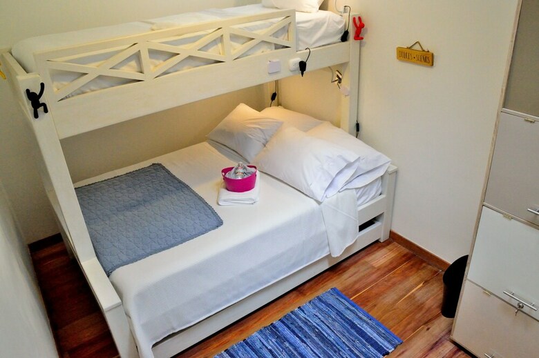 Hostal Mad Nomad Hostel