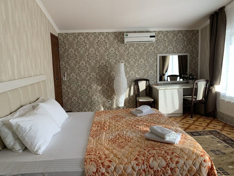 Hotel Mir