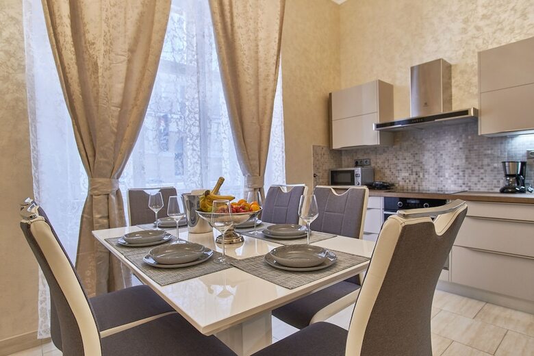 Presidential Apartment In The  Old Town Square