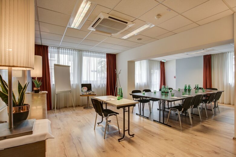 Fourside Hotel & Suites Vienna