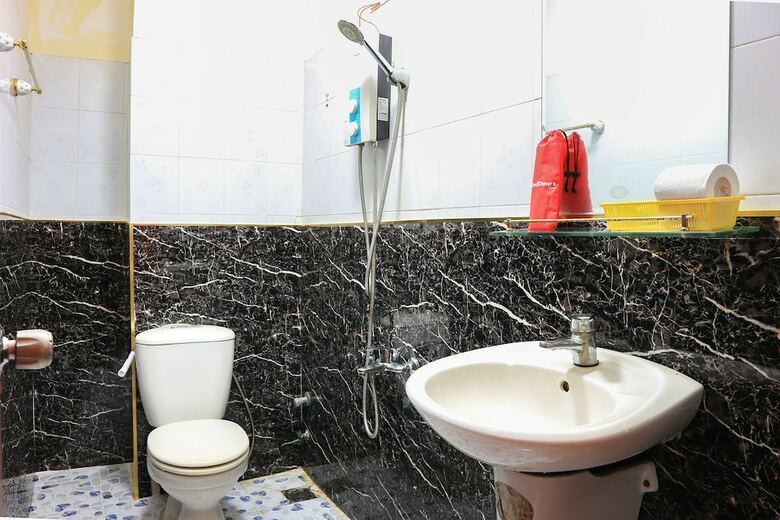 Hotel Reddoorz @ Cong Hoa Street