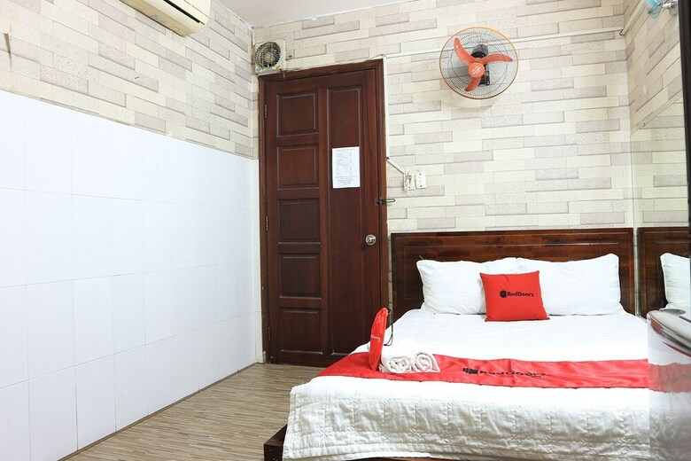 Hotel Reddoorz @ Cong Hoa Street