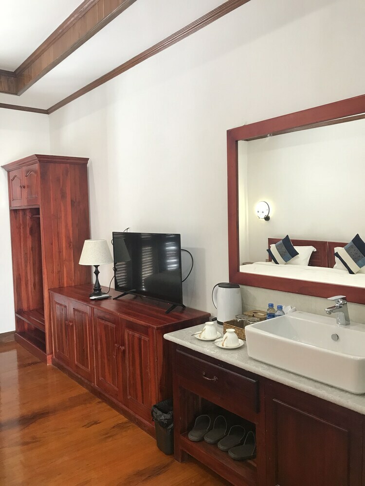 Wisdom Mystery Hotel