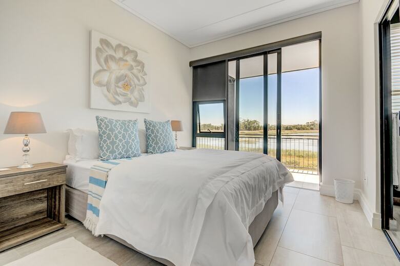 Uniquestay Paardevlei Square Apartment - Adults Only