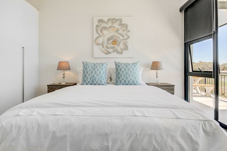Uniquestay Paardevlei Square Apartment - Adults Only