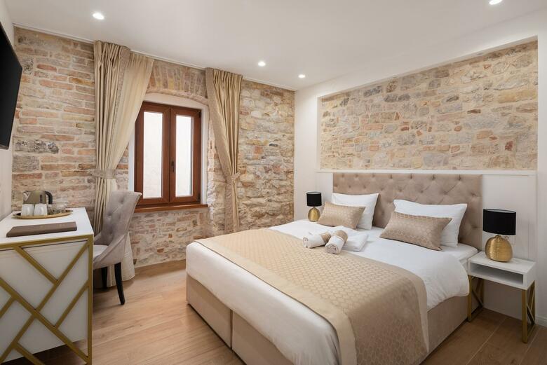 Hotel Le Premier Rooms