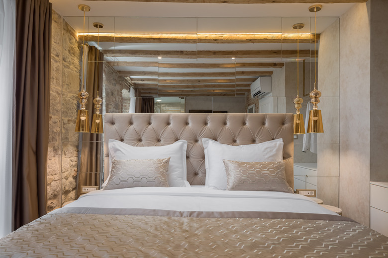 Hotel Le Premier Rooms