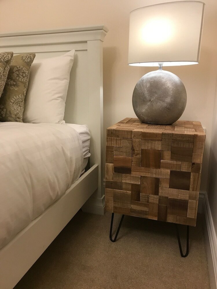 Stracey Road Apartment