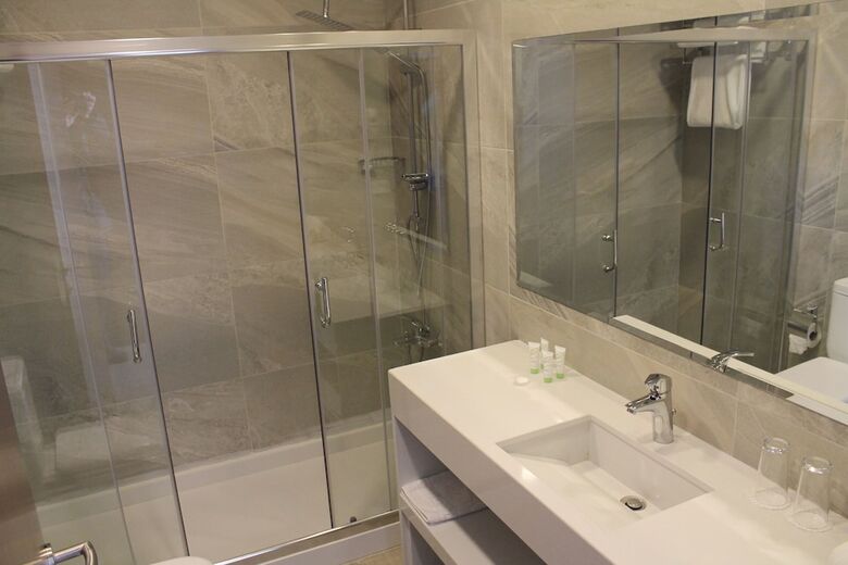 Hotel Raouche Rock Suites
