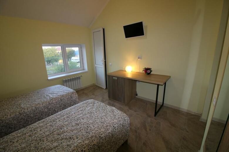 Bed & Breakfast Guest House Chernomorskaya 8a