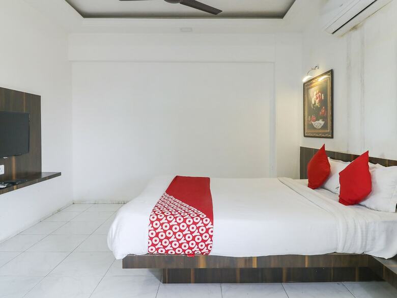 Oyo 24161 Hotel Centre Point