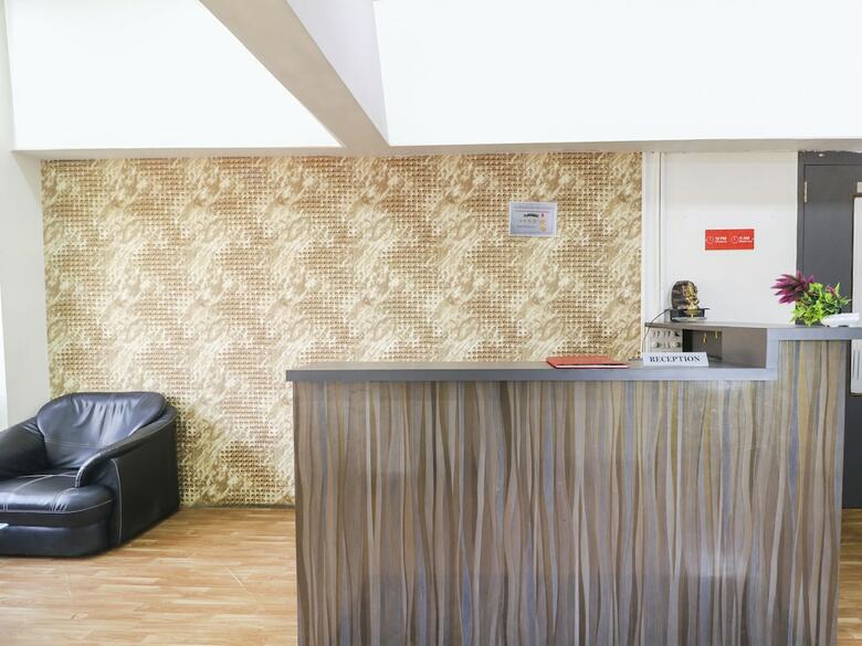 Oyo 24161 Hotel Centre Point