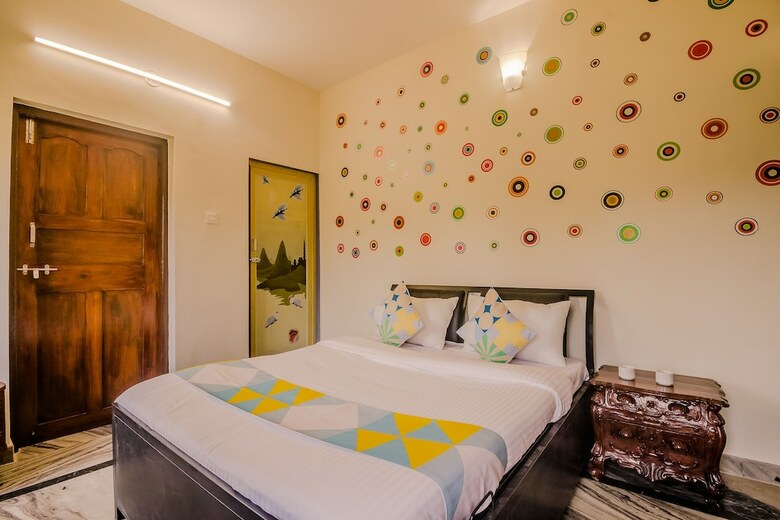 Oyo 24035 Home La Indiana Morjim
