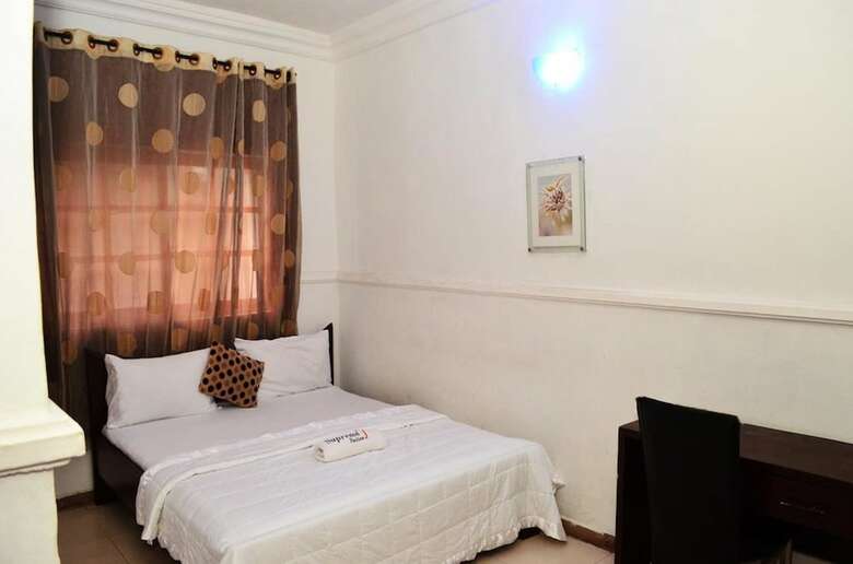 Hotel Supreme Suites