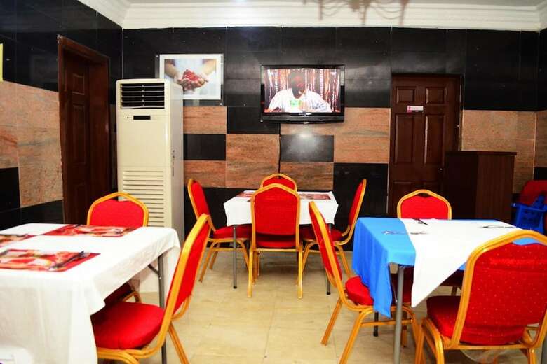Hotel Supreme Suites