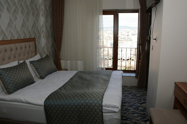Ada Hotel