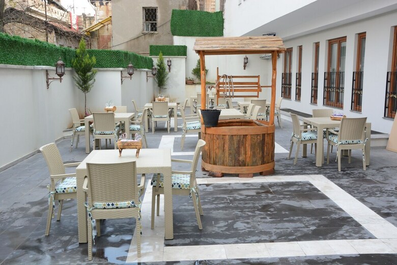 Ada Hotel
