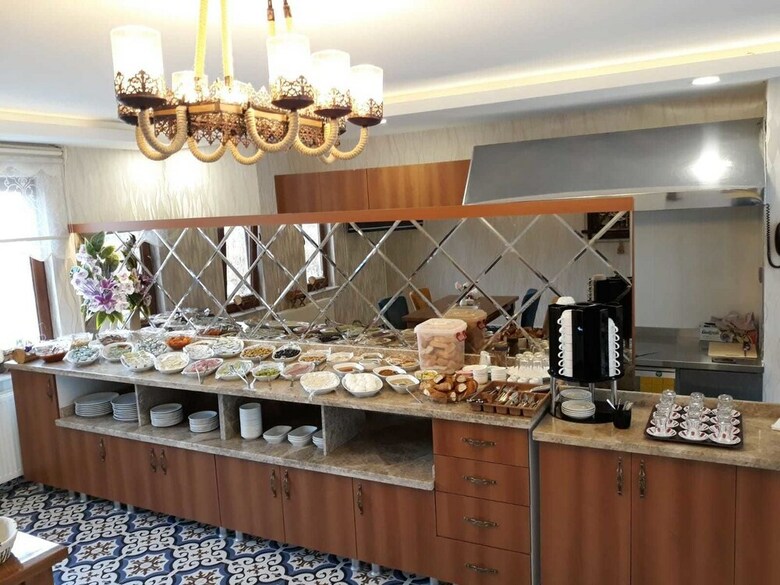 Ada Hotel