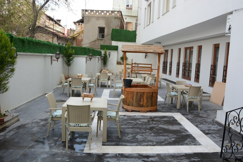 Ada Hotel