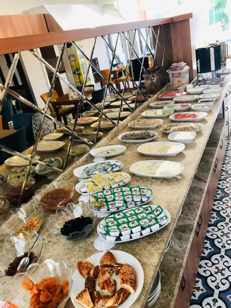 Ada Hotel