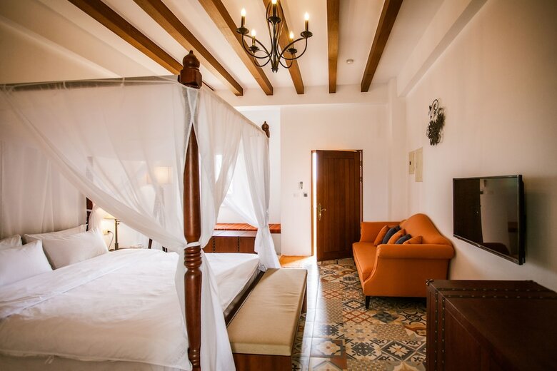 Oasis Hotel