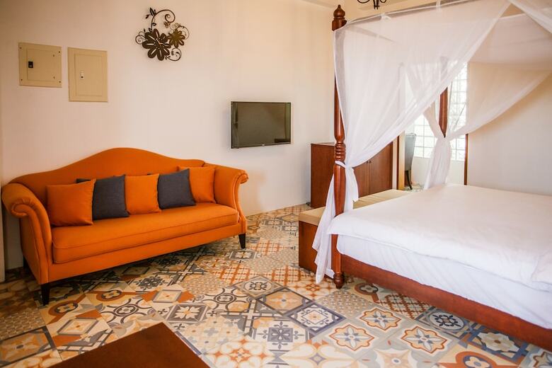 Oasis Hotel