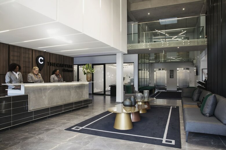 Hotel The Capital Melrose