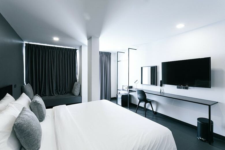 Crew Hotel