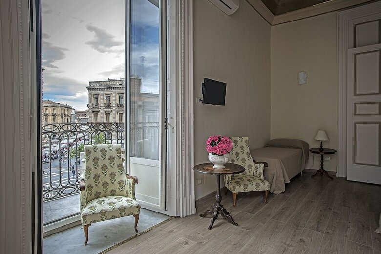 B&B Acanthus
