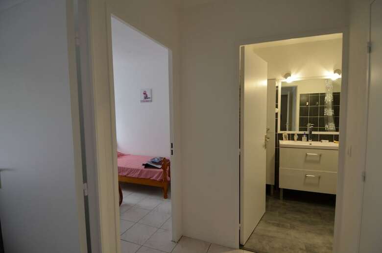 Spacious Apartment 5 Persons With Swimming-pool And Terrace Nice West