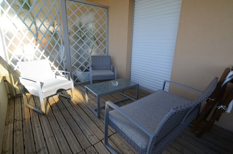 Spacious Apartment 5 Persons With Swimming-pool And Terrace Nice West