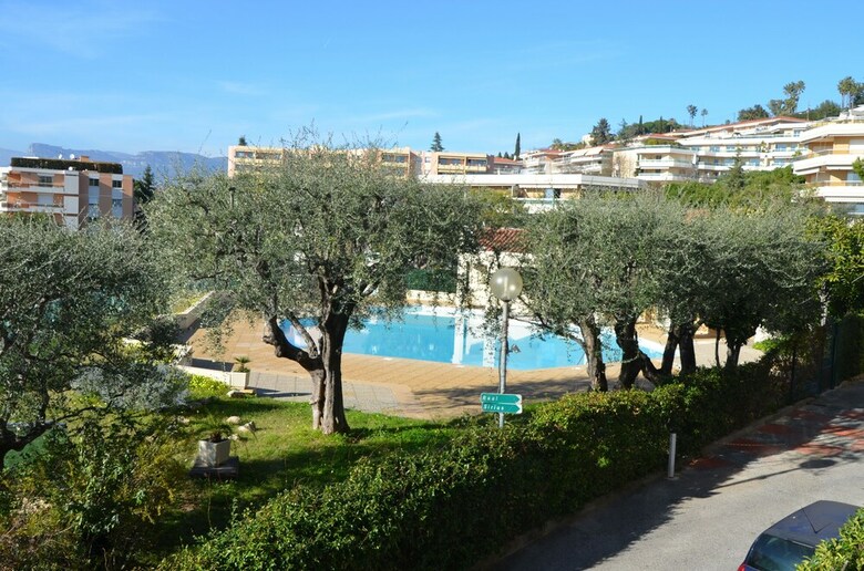 Spacious Apartment 5 Persons With Swimming-pool And Terrace Nice West