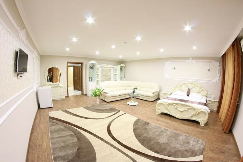 Sky Lux Hotel
