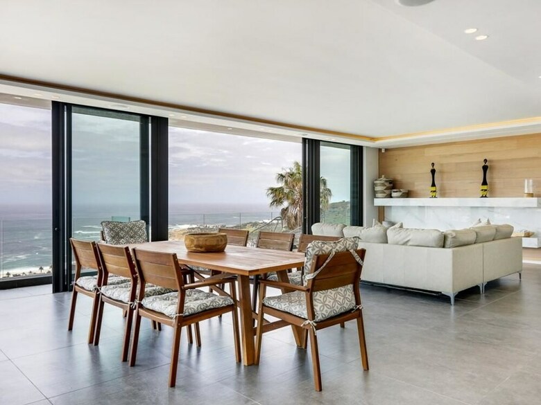 Villa Skyline Views