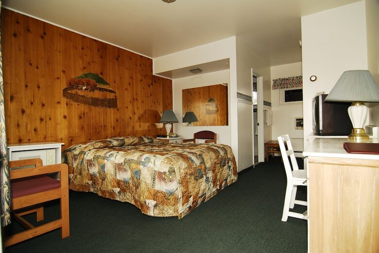 Silver Spur Motel