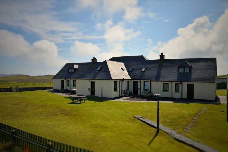 Decca Apartments