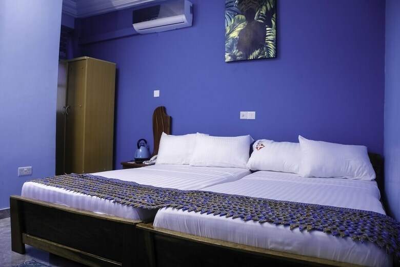 Plus 33 Hotel