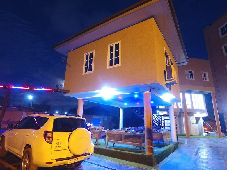 Plus 33 Hotel