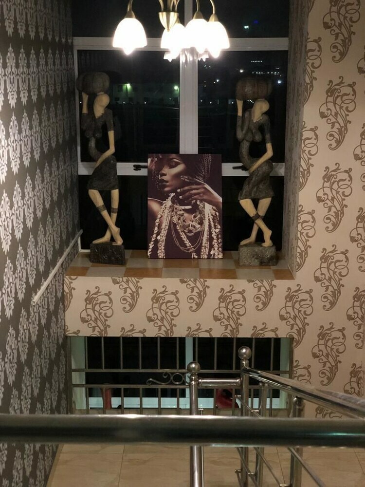 Plus 33 Hotel