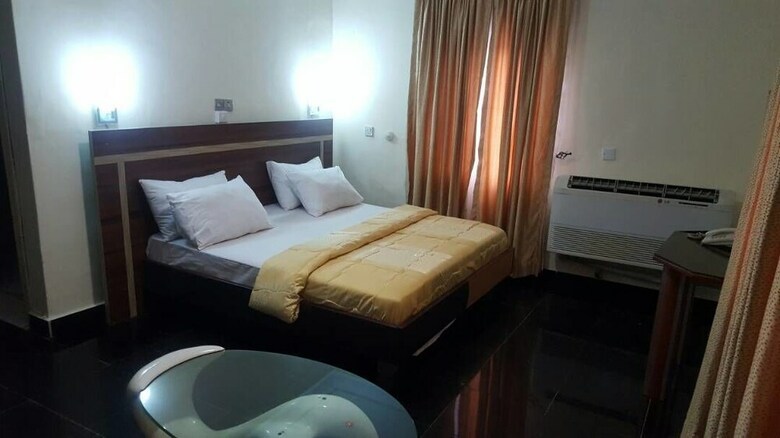 Hotel D'luxx Villa & Suites