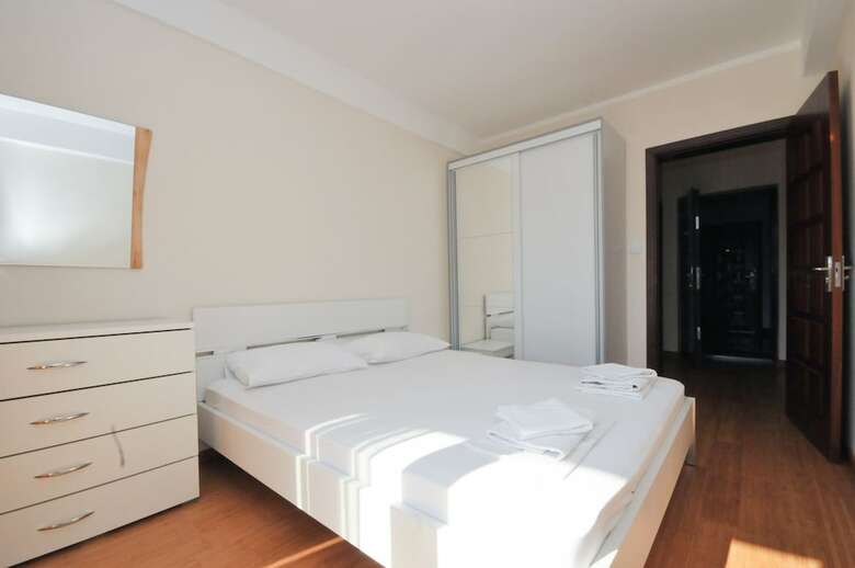 Apartments Maini