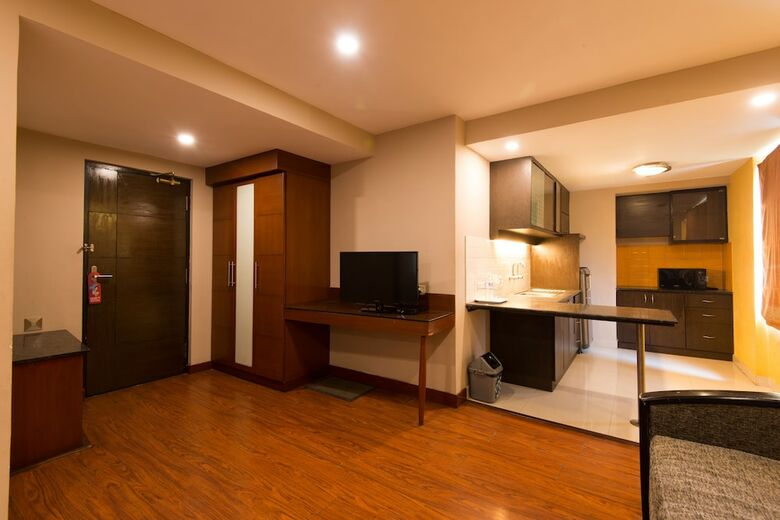 Fabhotel Santhome Inn