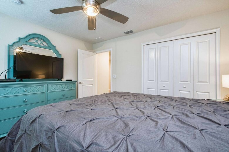Storey Lake- 6 Bedroom Pool Home- 1668st