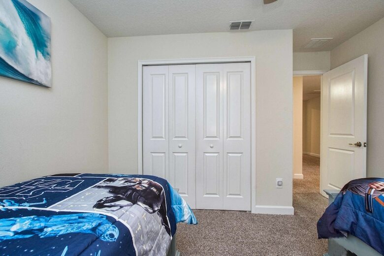 Storey Lake- 6 Bedroom Pool Home- 1668st