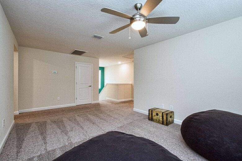 Storey Lake- 6 Bedroom Pool Home- 1668st