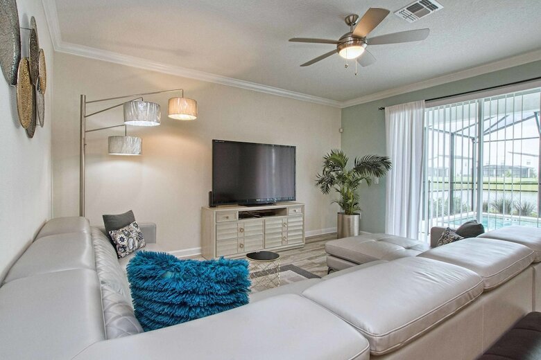 Storey Lake- 6 Bedroom Pool Home- 1668st