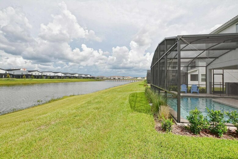 Storey Lake- 6 Bedroom Pool Home- 1668st
