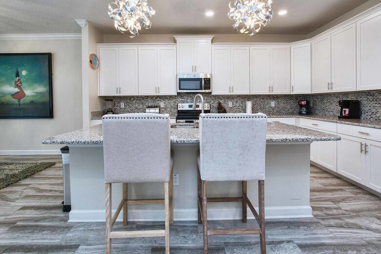 Storey Lake- 6 Bedroom Pool Home- 1668st