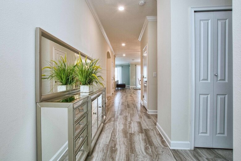 Storey Lake- 6 Bedroom Pool Home- 1668st