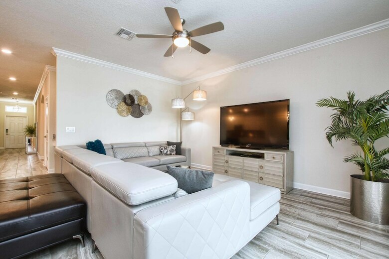 Storey Lake- 6 Bedroom Pool Home- 1668st